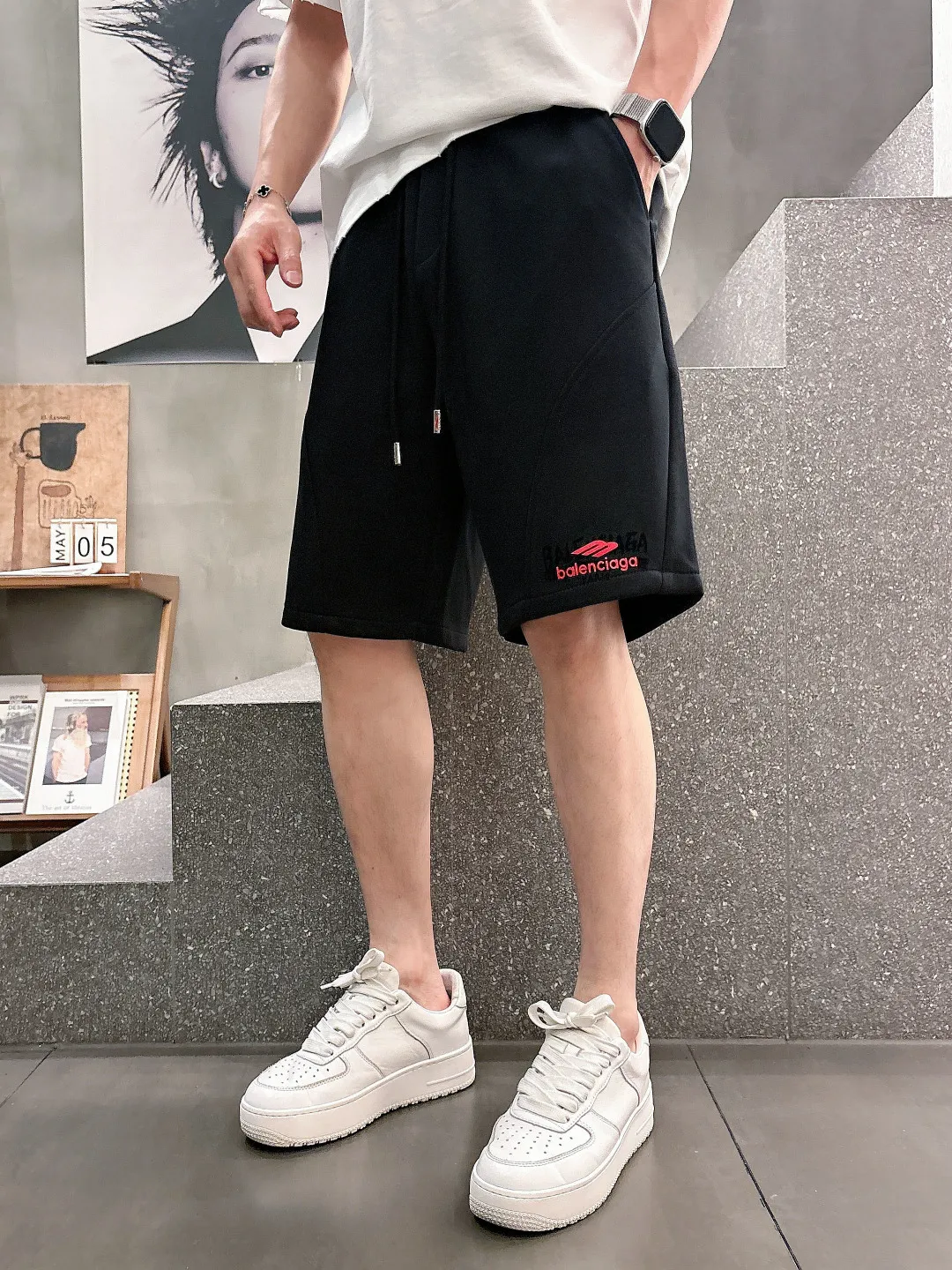 Balenciaga's three-standard complete 2026 summer New Arrival men's casual shorts, advanced custom-made Breathable fabric, Breathable fabric, extremely stretchy and comfortable, impeccable details, top-grade accessories, original logo design concept, delicate and soft feel! The upper body fit is awesome! Size: M-XXXL Please state your height and weight when ordering